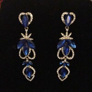 Gorgeous dangling sapphire blue earrings